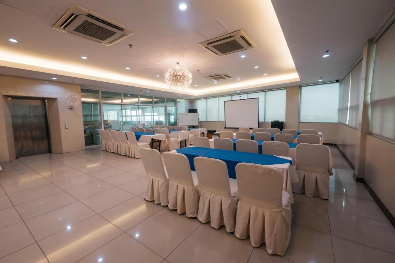 The Well Hotel Cebu Exterior foto